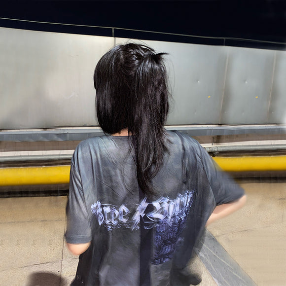 Playera Estilo Punk Retro con Estampado Audaz y Tirantes Ajustables