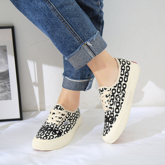 Zapatillas de Lona para Parejas con Letras - Diseño Casual Unisex - Image 3