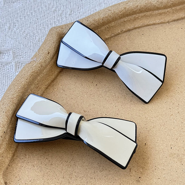 Presilha Lateral Camélia com Mola para Cabelo Feminino