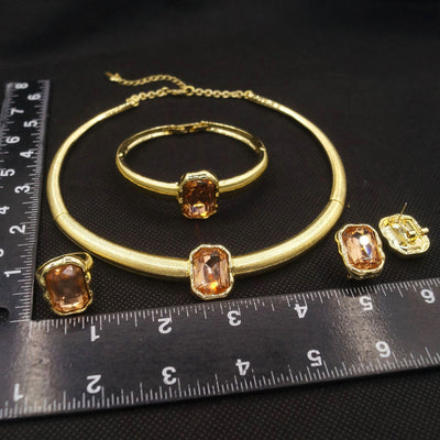 Juego de Joyas Geométricas: Collar, Aretes, Pulsera y Anillo - Image 4