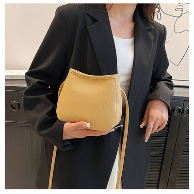Bolso de Hombro Minimalista para Mujer - Diseño Versátil y Compacto - Image 16