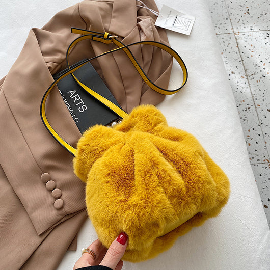 Bolso Mensajero de Peluche con Perlas para Mujer - Diseño Trendy e Instagrameable - Image 25