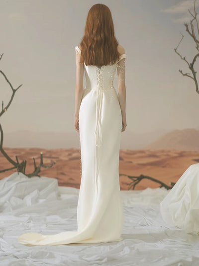 Vestido Satinado Blanco Elegante con Hombros Descubiertos y Corte Sirena - Image 5