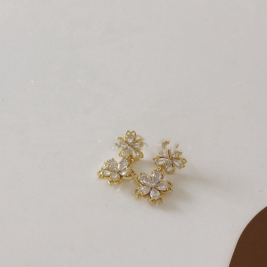 Joya Floral con Zirconia Cúbica - Diseño Coreano Elegante