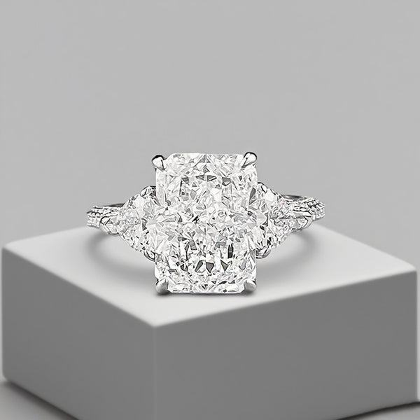 Anillo de Diamante de Hielo con Corte Flor de Cristal Completo
