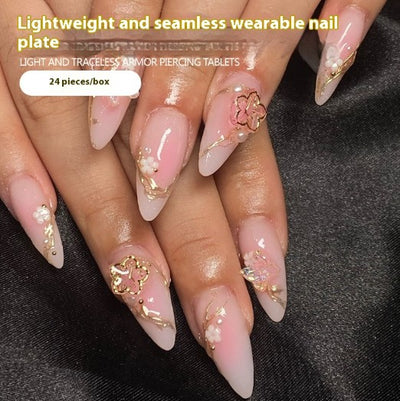 Uñas Postizas con Degradado Floral y Acabado Dorado