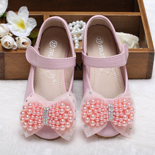 Beige girls' princess shoes with pearl and rhinestone bows, featuring a flat heel and a convenient Velcro strap. - Image 6