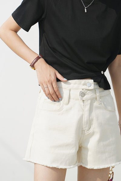 Shorts de Mezclilla Beige con Flecos Versátiles para Mujer