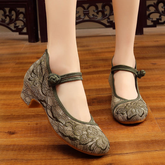 Zapatos de Baile Folclórico con Bordado Étnico y Tacón Cuadrado - Image 3