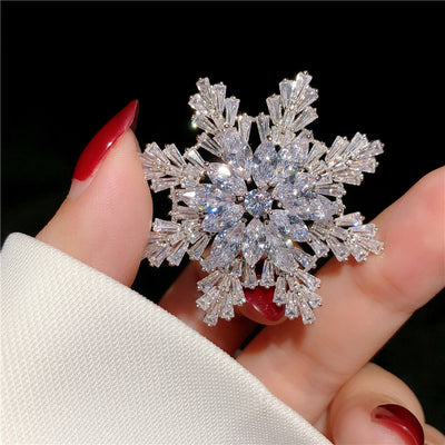 Broche Copo de Nieve Multicapa de Circonia para Mujer - Image 5