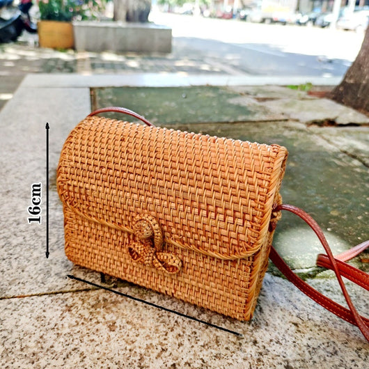Bolso Playero Tejido en Ratán con Cierre de Mariposa - Image 3