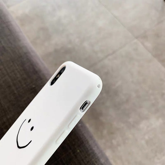 Funda para celular con diseño sonriente y personalidad única - Image 9