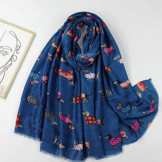 Pañoleta de Satén Estampada con Perro Salchicha - Image 3