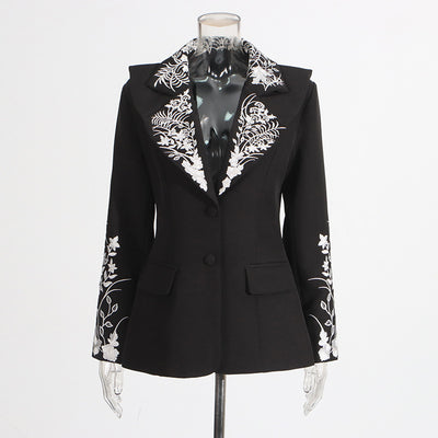 Blazer Retro Ajustado con Cintura Marcada y Bordados - Image 3