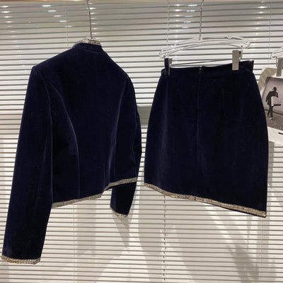 Traje de Terciopelo con Bordado de Lentejuelas y Hojas - Image 4