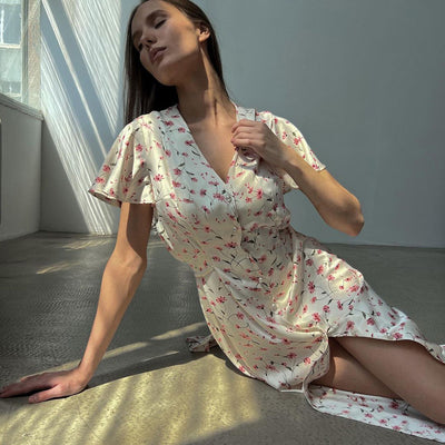 Vestido Camisero Floral con Cordones y Escote en V - Image 3