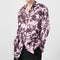 Camisa Estilo Coreano con Hombreras y Estampado Gráfico Moderno
