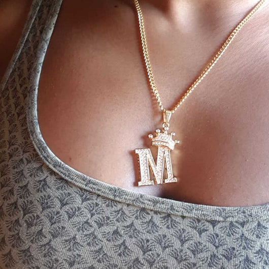 Collar Cadena de Letra Corona Inglesa 26 para Mujer - Image 5