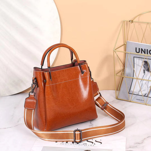 Bolso Bandolera de Cuero para Mujer - Diseño Versátil y Portátil - Image 14