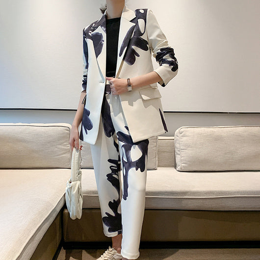 Traje Casual Femenino con Blazer y Pantalón Capri - Image 9