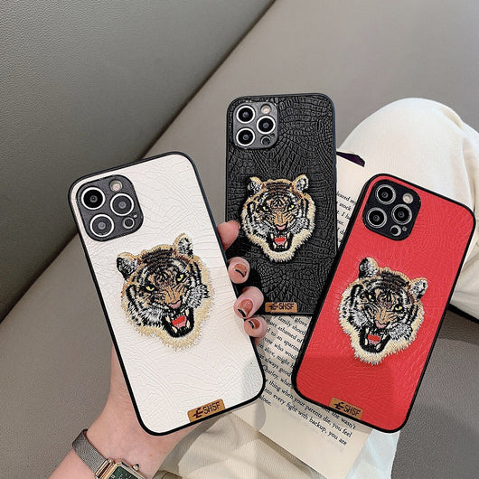 Funda para Teléfono de Cuero con Cabeza de Tigre Bordada - Image 6
