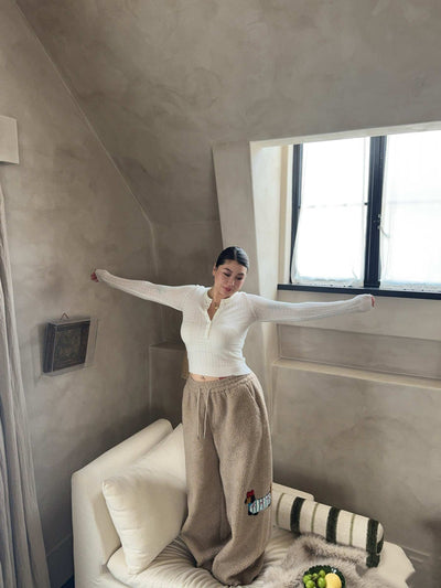 Pantalones Anchos de Lana Cordero con Bordado de Cachorro - Casual y Cómodo - Image 3