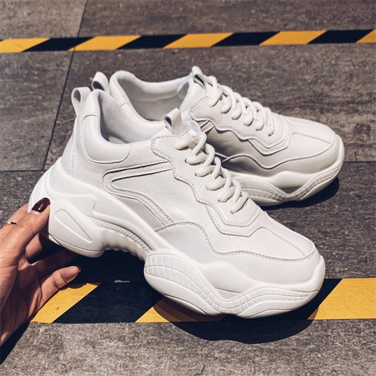 Zapatos Blancos Cómodos para Dama con Suela Gruesa y Cordones - Image 3