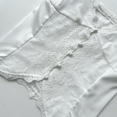Blusa Slip Satinada Ajustada con Encaje Delicado - Image 13