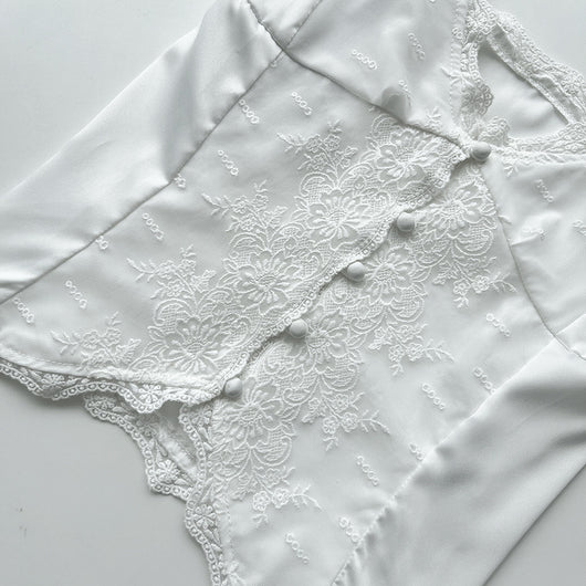Blusa Slip Satinada Ajustada con Encaje Delicado - Image 13
