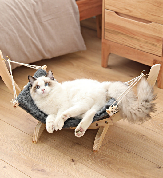 Cama Colgante de Madera Maciza para Perros y Gatos con Almohadilla - Image 7