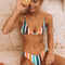Bikini Triangular con Estampado de Rayas Gris Arcoíris