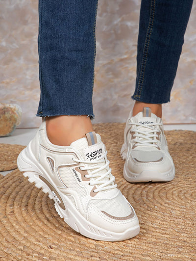 Zapatilla Deportiva Elevada con Malla Transpirable y Plataforma Versátil - Image 11