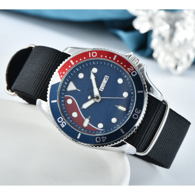 Reloj de Cuarzo para Hombre con Correa de Silicona y Calendario Doble - Image 19