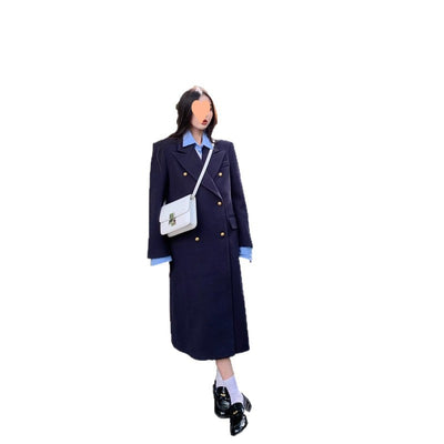 Abrigo de Lana Azul Marino para Mujer con Diseño Estructurado de Hombros Realzados - Image 5
