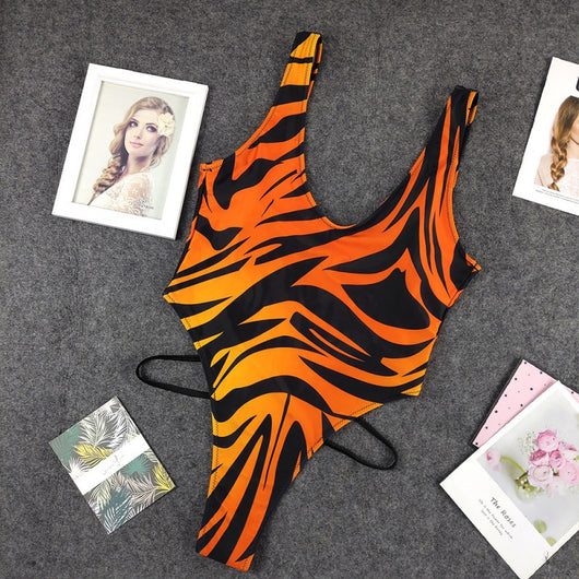Bikini de Una Pieza con Espalda Sensual y Estampado de Llamas - Image 20