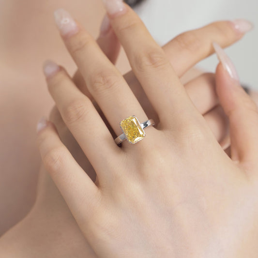 Anillo de Plata 925 con Circonita 8A y Diseño Floral Tallado - Joyería Étnica Premium