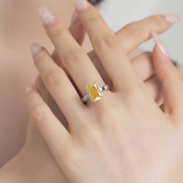 Anillo de Plata 925 con Circonita 8A y Diseño Floral Tallado - Joyería Étnica Premium
