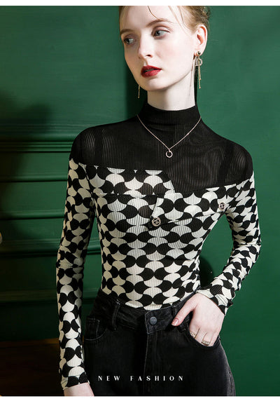 Blusa Estampada Cuello Alto con Costuras Decorativas - Image 9