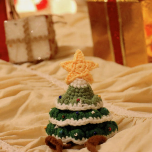 Árbol de Navidad Pequeño con Gorro y Gato Mascota - Image 5