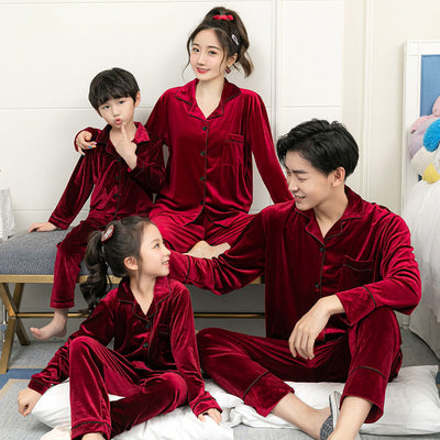 Pijama Familiar Terciopelo Dorado de Talla Grande