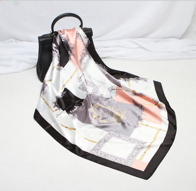 Pañuelo de Seda Estampado Cuadrado - Image 3
