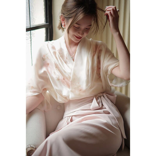Conjunto de Dos Piezas: Blusa Floral de Gasa con Falda Elegante - Image 5