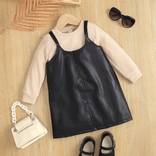 Conjunto Elegante: Blusa Tejida Manga Larga con Falda de Tirantes en Cuero - Image 4
