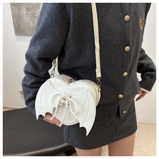 Bolso Bandolera con Diseño de Alas de Murciélago y Corazón - Image 20