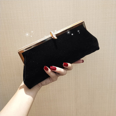 Bolso Clutch Negro con Terciopelo Diamantado y Correa Diagonal - Image 5