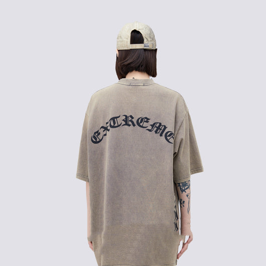 Camiseta Unisex de Algodón con Letras Góticas y Estampado Fashion - Image 8