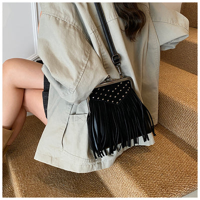 Bolsa Retro de Hombro para Mujer con Remaches y Borlas - Image 22