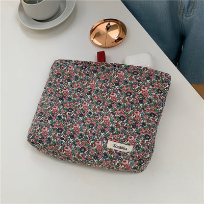 Neceser Literario Floral para Maquillaje - Image 3