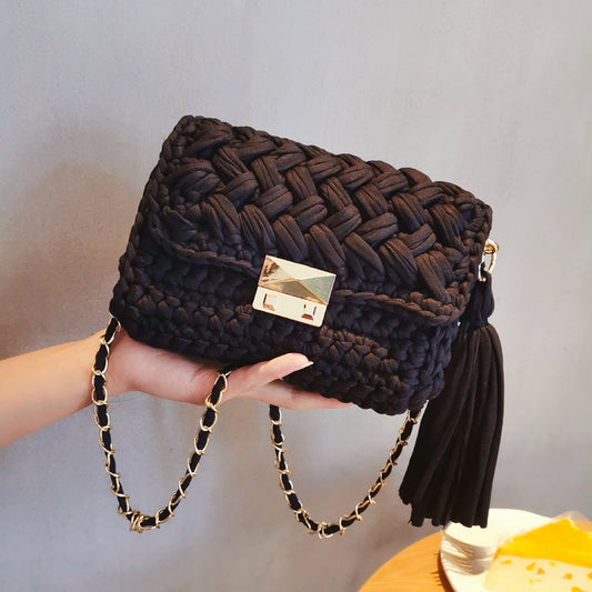 Bolso Bandolera Tejido a Mano con Tiras de Lana - Diseño Asimétrico - Image 2