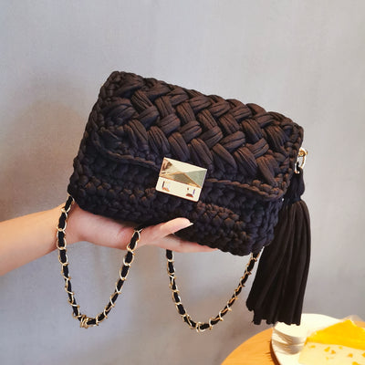 Bolso Bandolera Tejido a Mano con Tiras de Lana - Diseño Asimétrico - Image 2